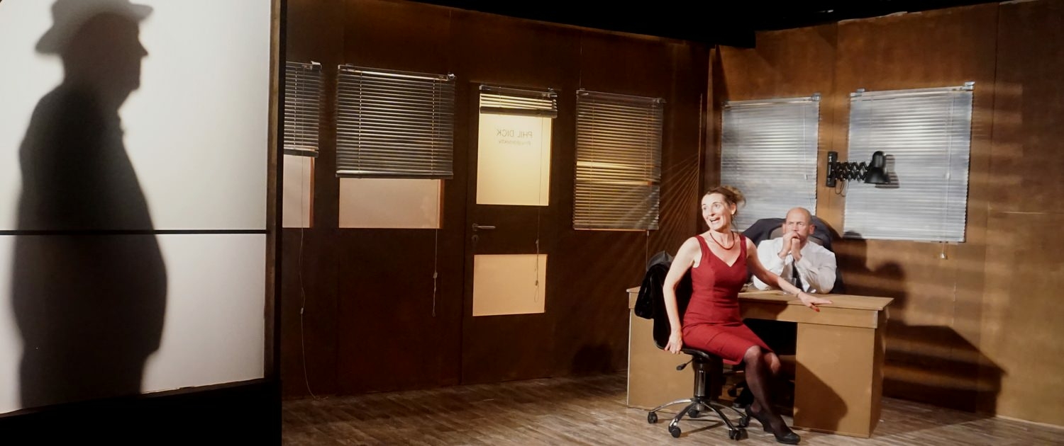 Film Noir-Licht von Ralf Wapler für Schnüffler Sex und schöne Frauen, Blutenburgtheater München