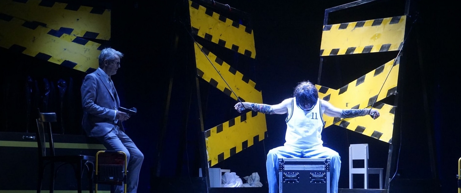 Achtsam Morden, Komödie im bayr. Hof München