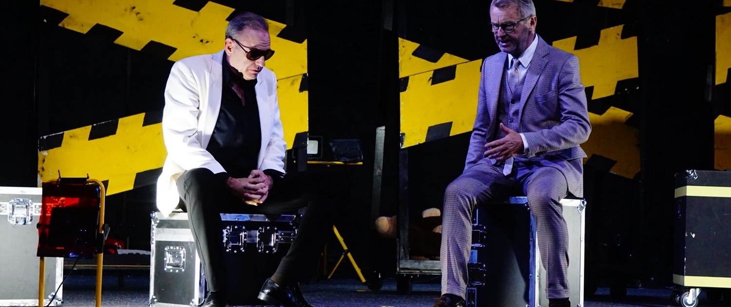 Achtsam Morden, Komödie im bayr. Hof München