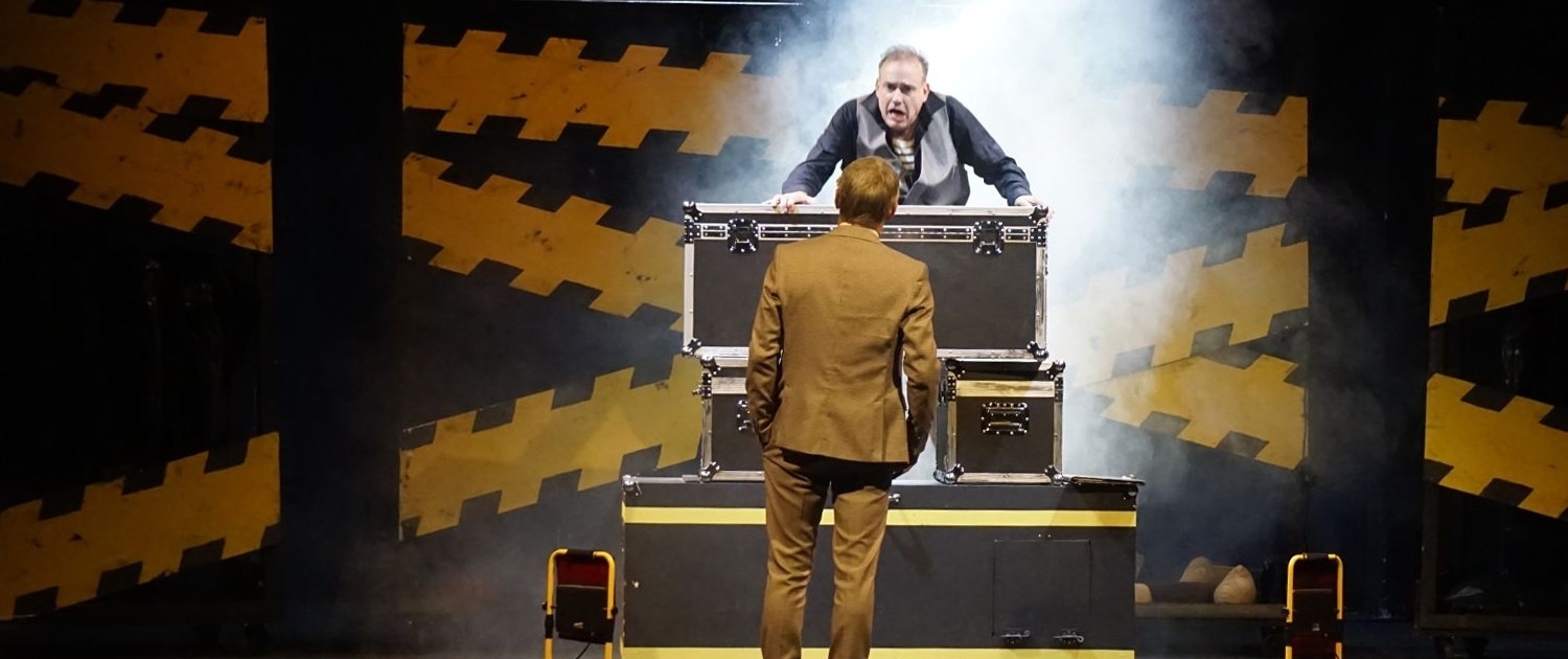 Achtsam Morden, Komödie im bayr. Hof München